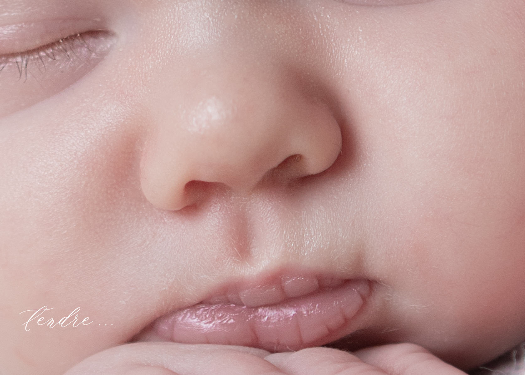Sophia-3, photogaphe aix en provence, photographe naissance, photo macro, petits détails, photographe Coudoux, photographie enfant bébé et parents, newborn posing, photo couleur, photo artistique