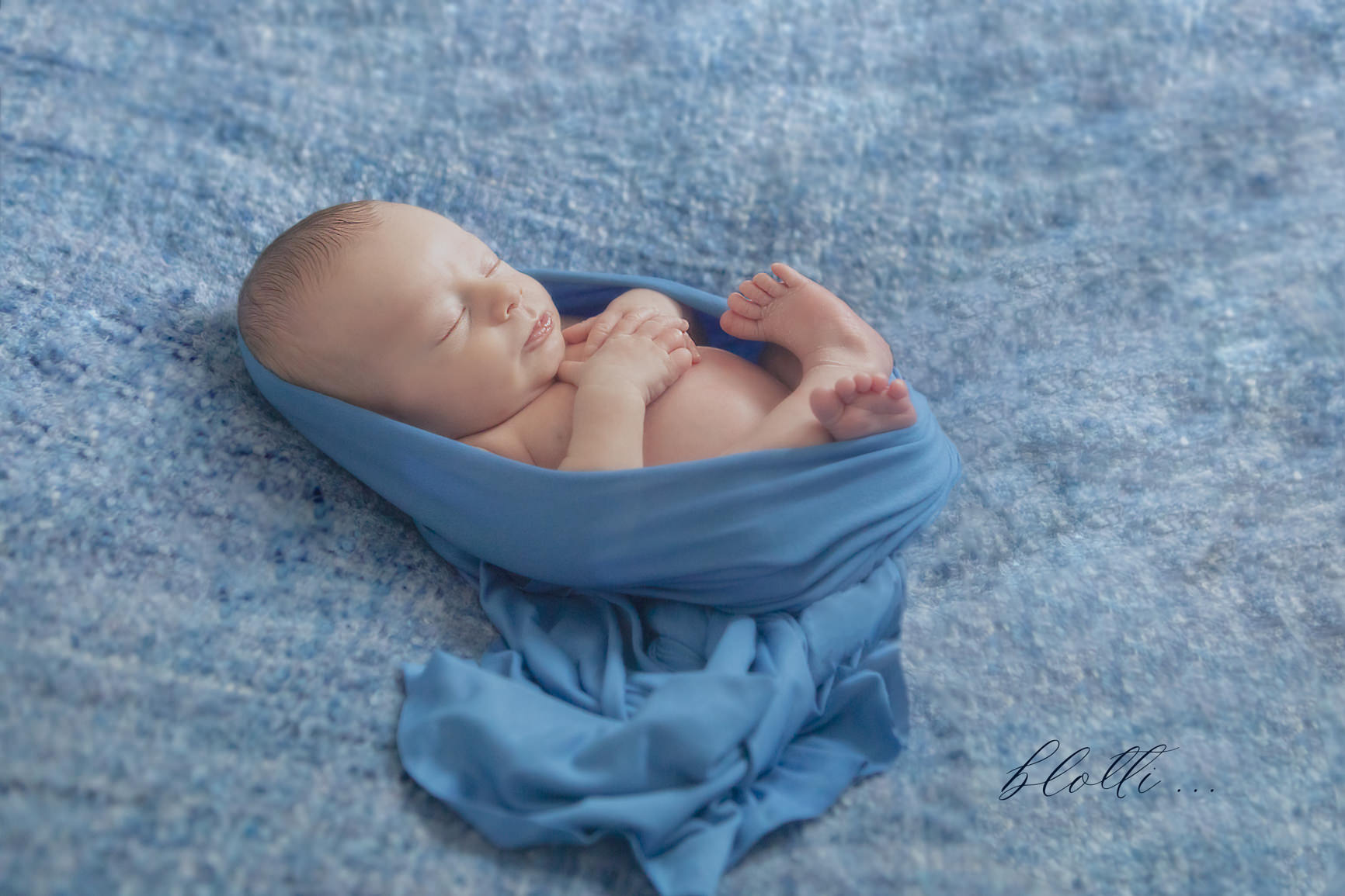 Arthur-séance photo minuscule-séance photo bébé-séance photo naissance-photographe Aix en Provence-photographe pays d'Aix-photographe Bouche du Rhone-bébé photographie-photo de famille-photographe de bonheur-photo souvenir- photographe naissance-album photo-cadre photo-séance photo personnalisé-home studio-wrap nouveau né-cocooning-poses bébé-baby photography-little boy-petit garçon-séance minuscule