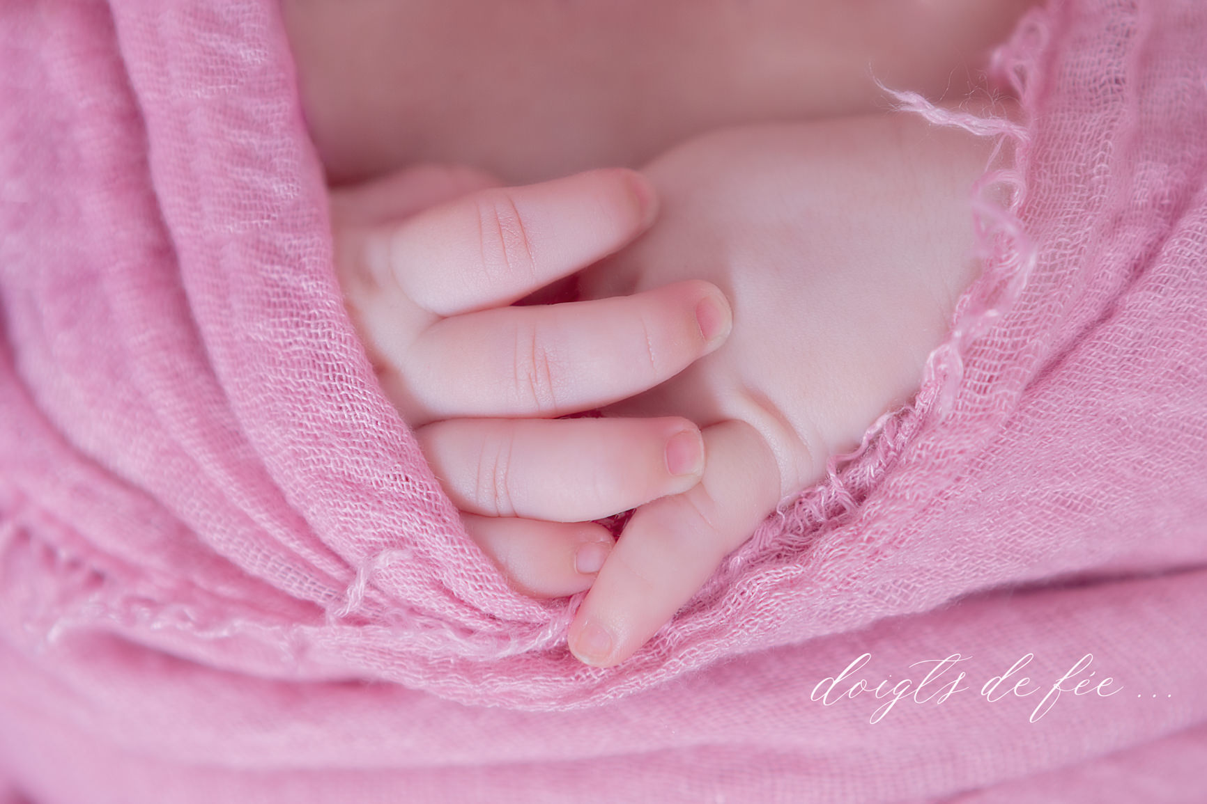 Hortense Site-photographe grossesse aix en provence-photo nouveau né-photo bébé- photographe PACA-photographe Vitrolles-photo couleur-séance photo minuscule-séance photo studio-photo de détail- photographie petite fille- little girl-newborn photography-canon-doigts de fée-photographe Ventabren-photographe Velaux-photographe Coudoux-photographe Bouc bel air- photographe Marseille-baby photography-photographe Bouche du Rhône-photographe France-photographe du sud
