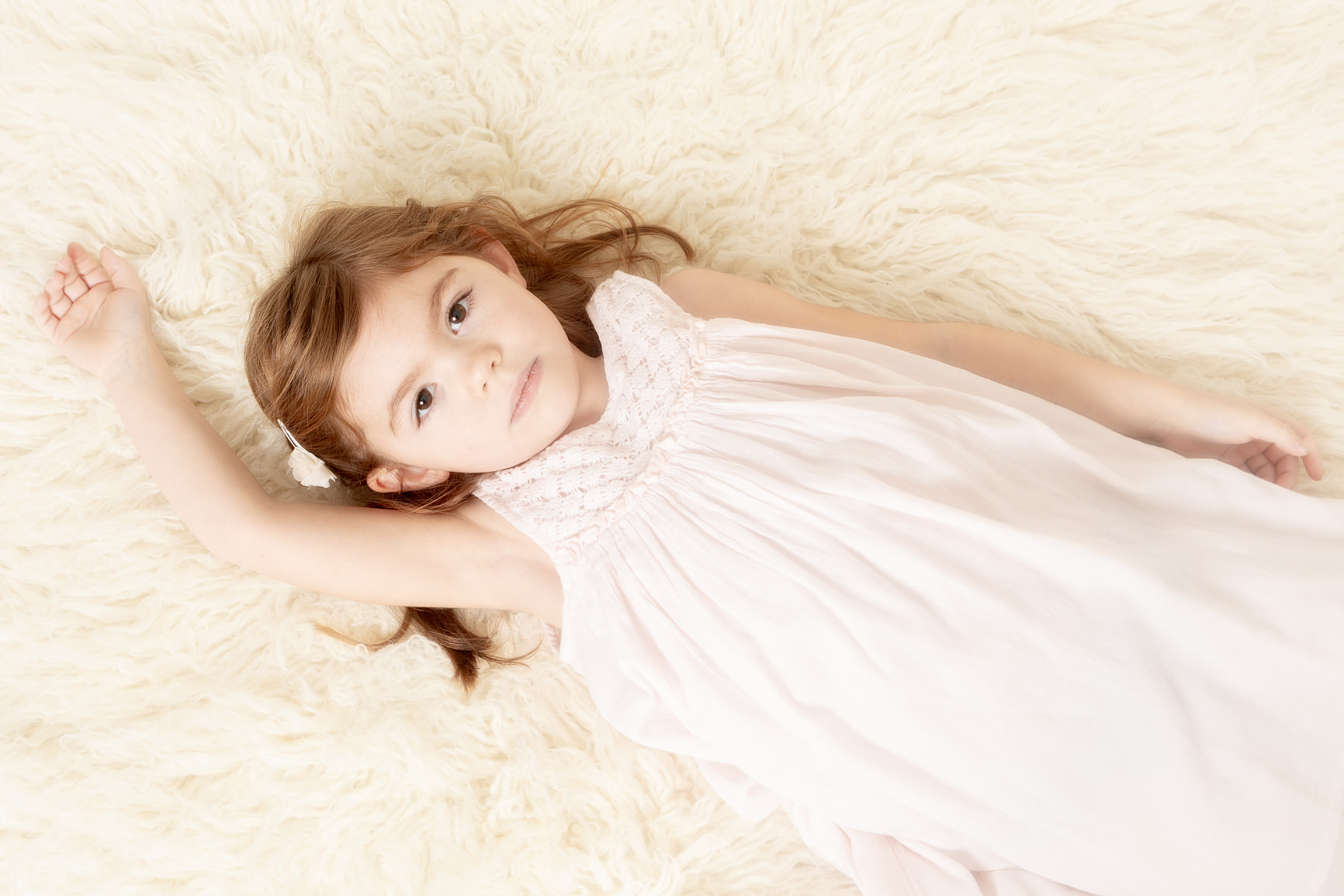 Adrienne-Couleur-16- Mélanie Durand Photographe- séance photo studio- séance photo enfant- Photographe Aix en Provence- photographe de France-page accueil- accessoire pour photographe- séance photo grossesse- little girl- photo enfant- photo naturelle-