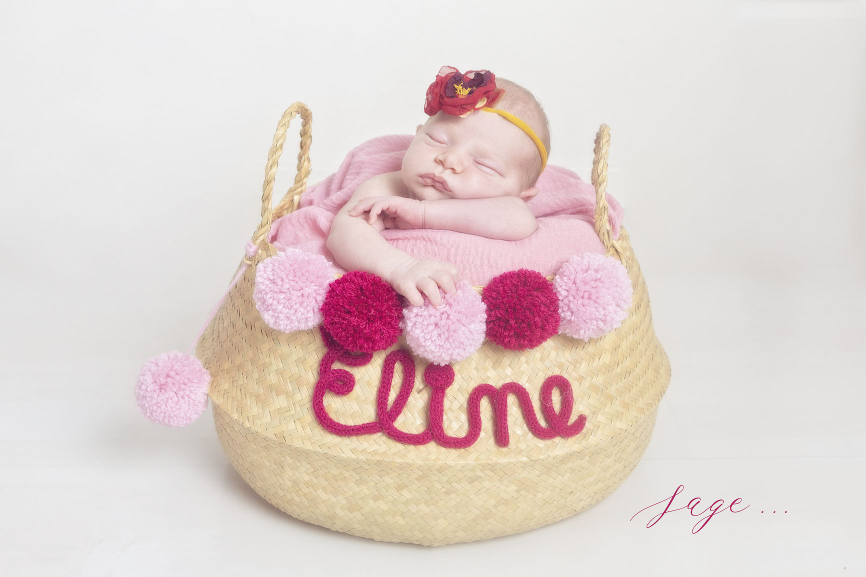 Mélanie Durand Photographe- séance photo enfant-séance photo bébé- photographe Aix en Provence- photographe Marseille- photographe Ventabren- photo studio-photographe de famille- fond studio- accessoire photo- Canon- baby photography- little girl- photo petite fille -photographe portraitiste-photographe PACA- photographe France- photo nouveau né- carte cadeau- bon cadeau- page accueil- photographe maternité-newborn photography-photo de famille- family photography-photo enfant- shooting bébé- shooting nouveau né-photo mise en scène